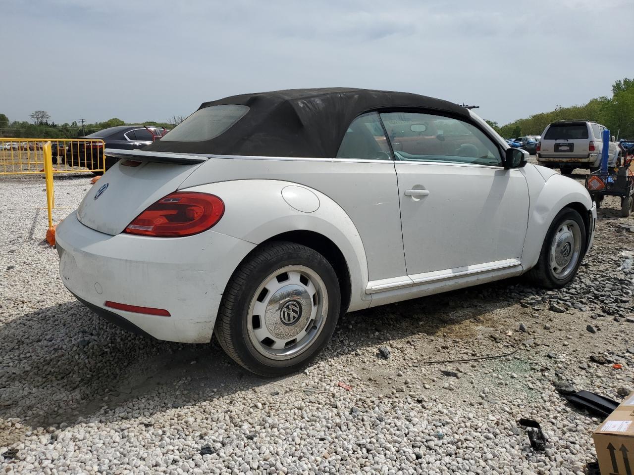 2015 Volkswagen Beetle 1.8T - Фото 3
