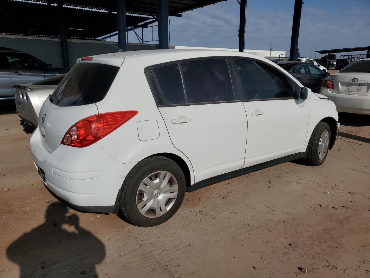 2010 Nissan Versa S - Фото 3