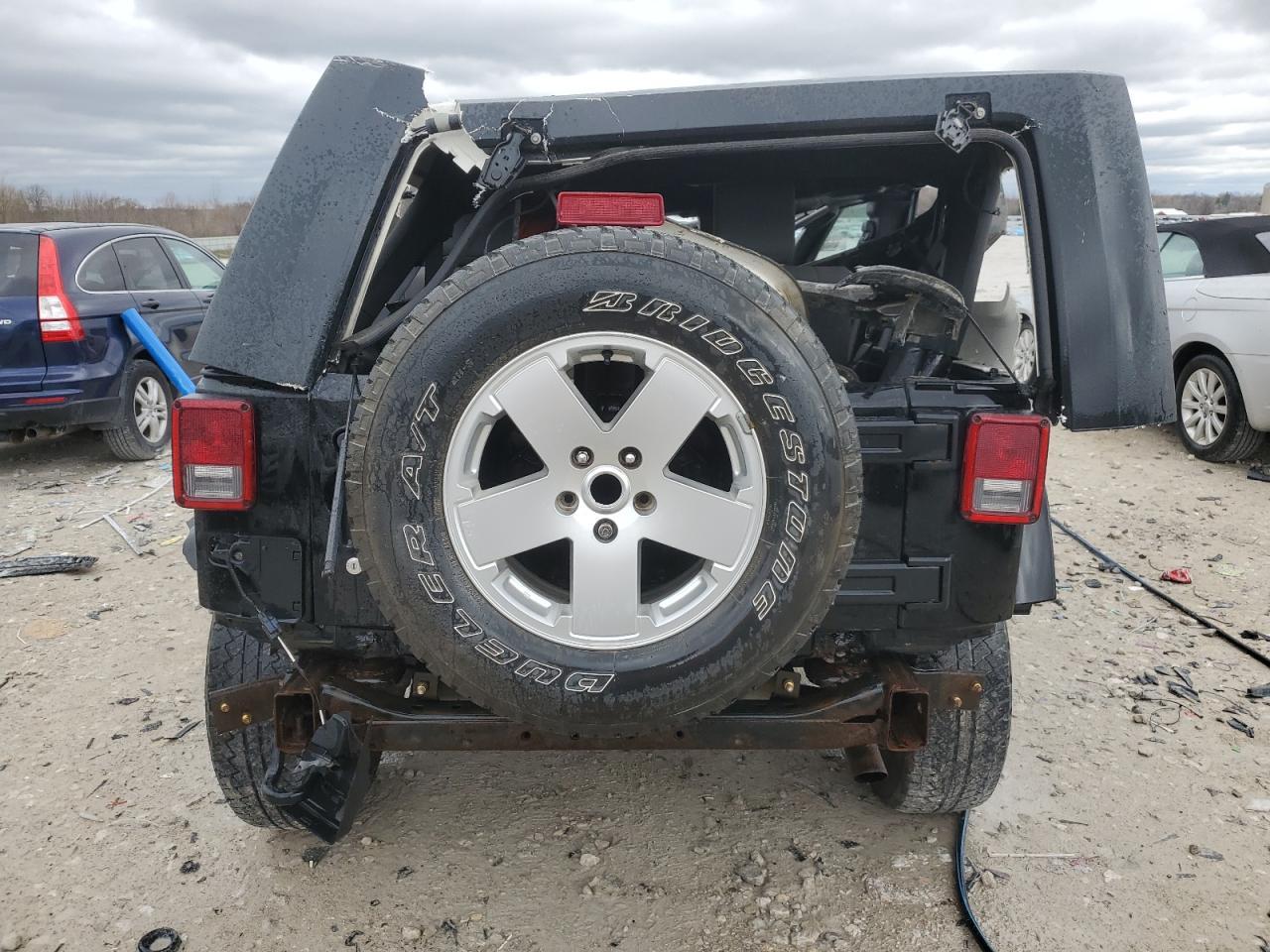 2010 Jeep Wrangler Unlimited Sahara - Image 6