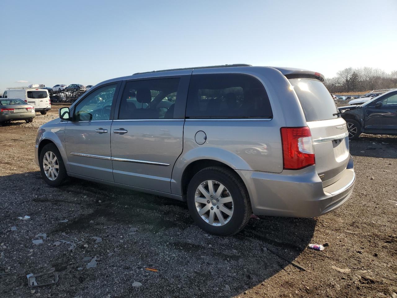 2014 Chrysler Town & Country Touring - Фото 2