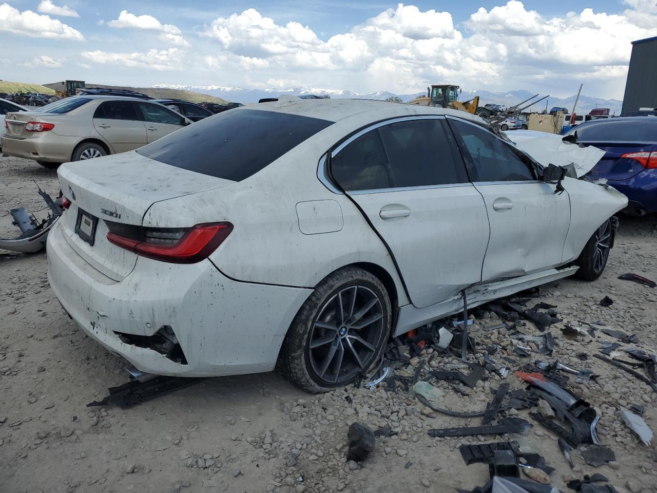 2020 BMW 330Xi - Image 3