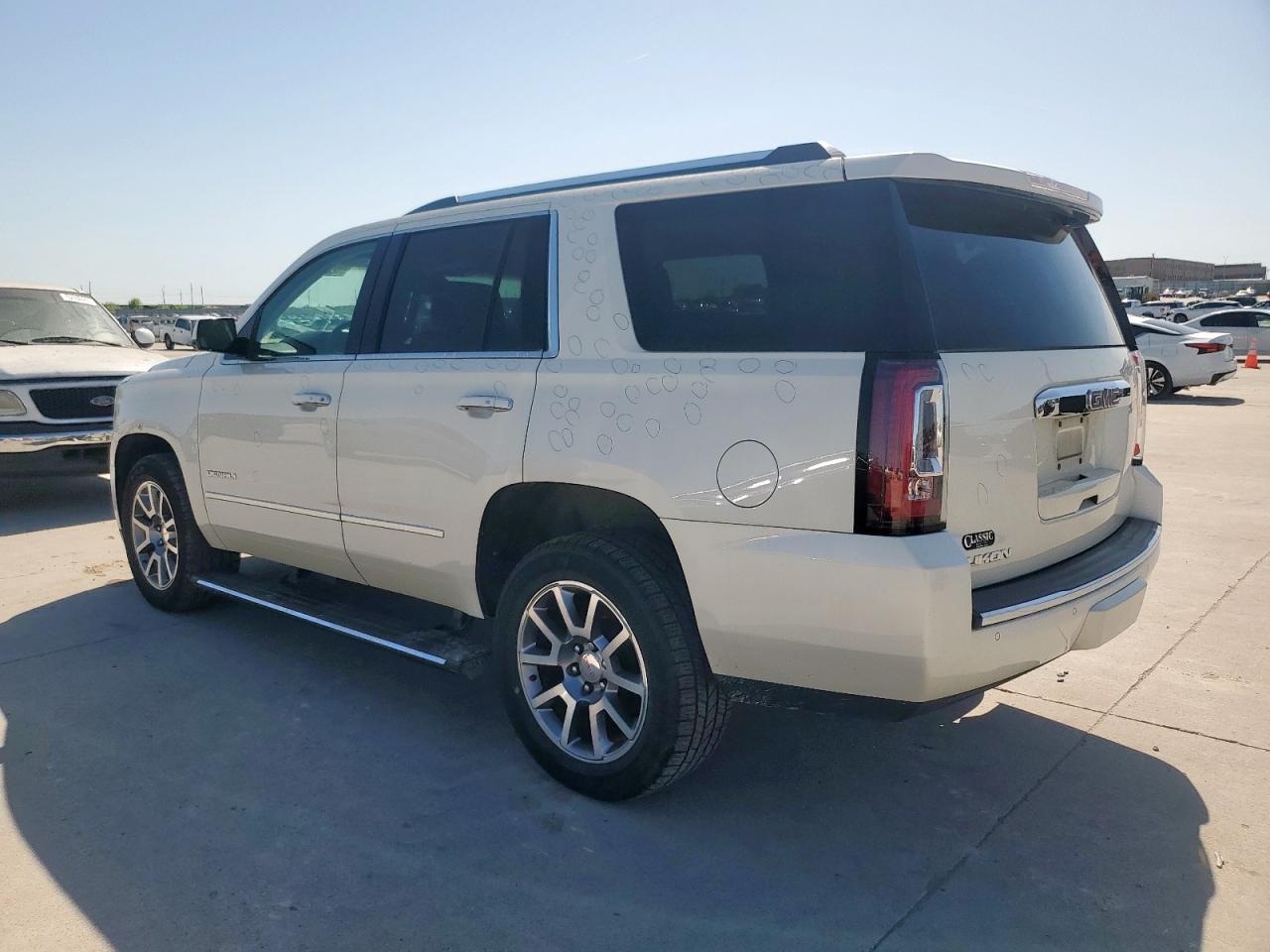 2015 GMC Yukon Denali - Image 2