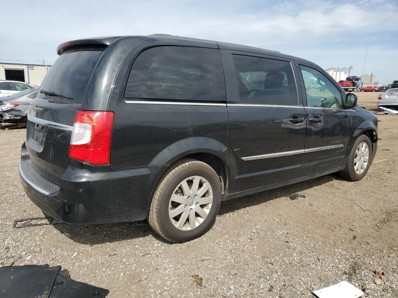2013 Chrysler Town & Country Touring - Фото 3
