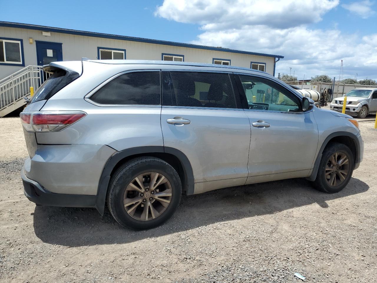 2015 Toyota Highlander Xle - Image 3