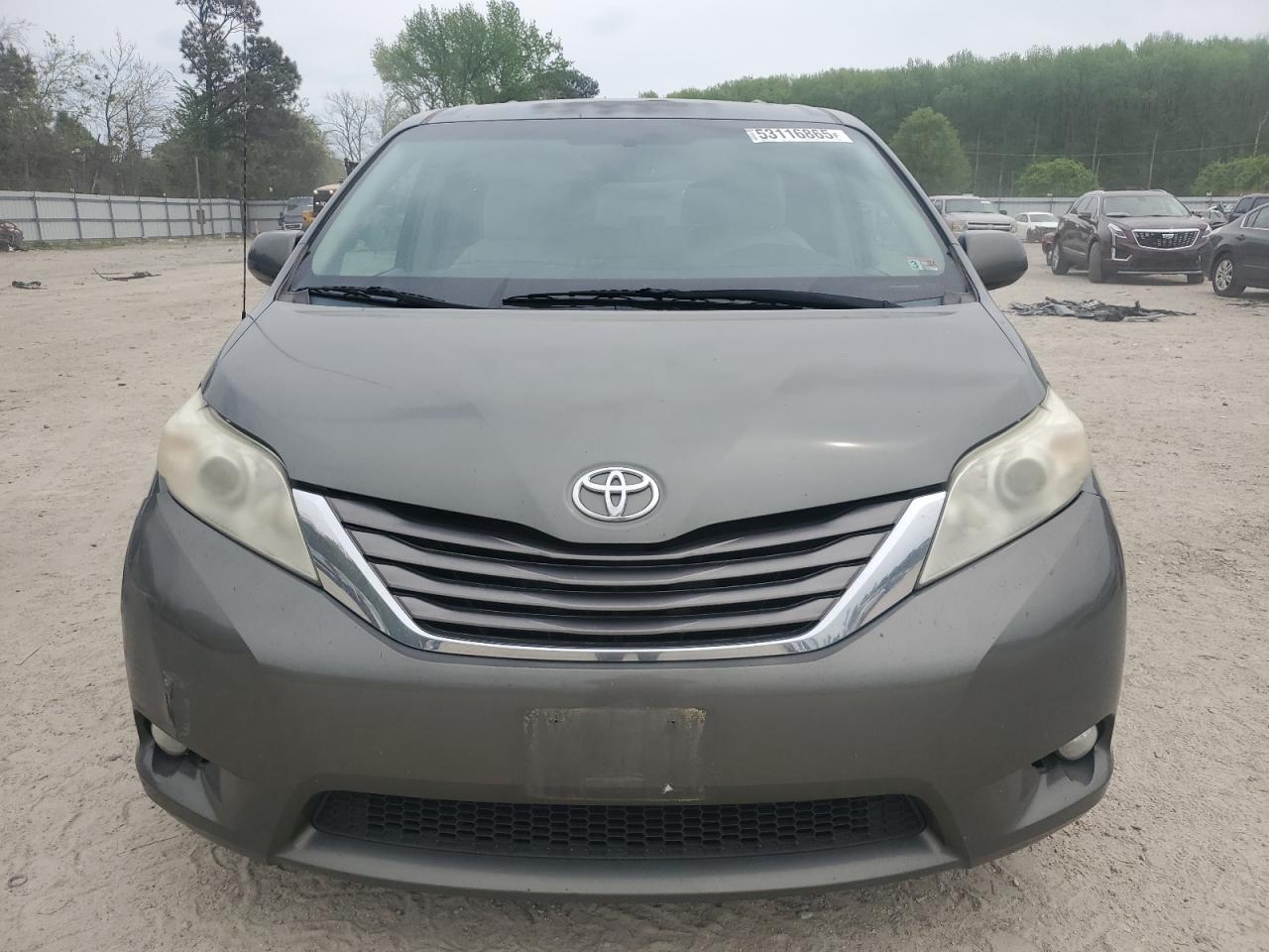 2011 Toyota Sienna Xle - Image 5