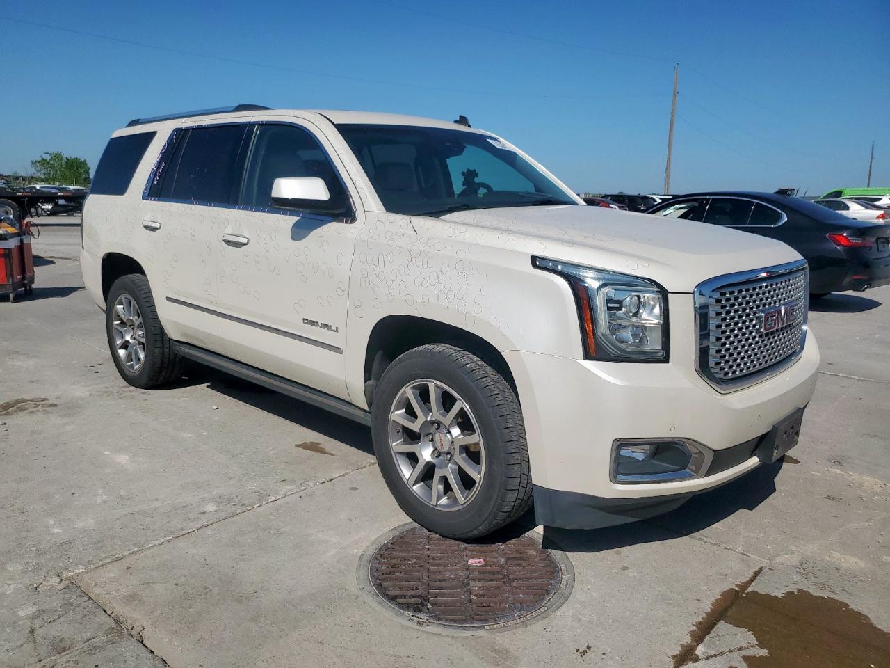 2015 GMC Yukon Denali - Image 4