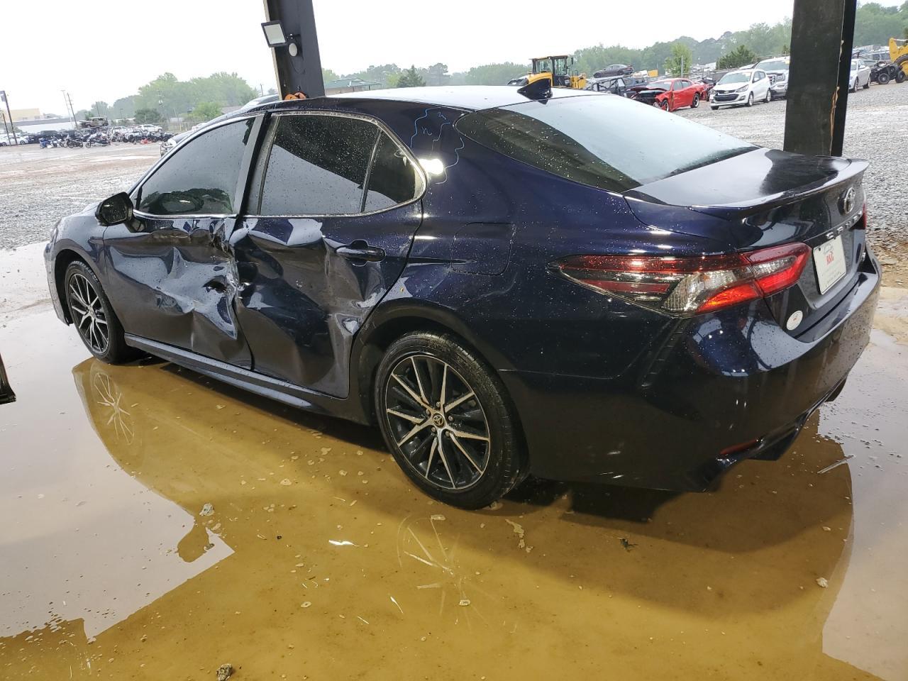 2022 Toyota Camry Se - Image 2