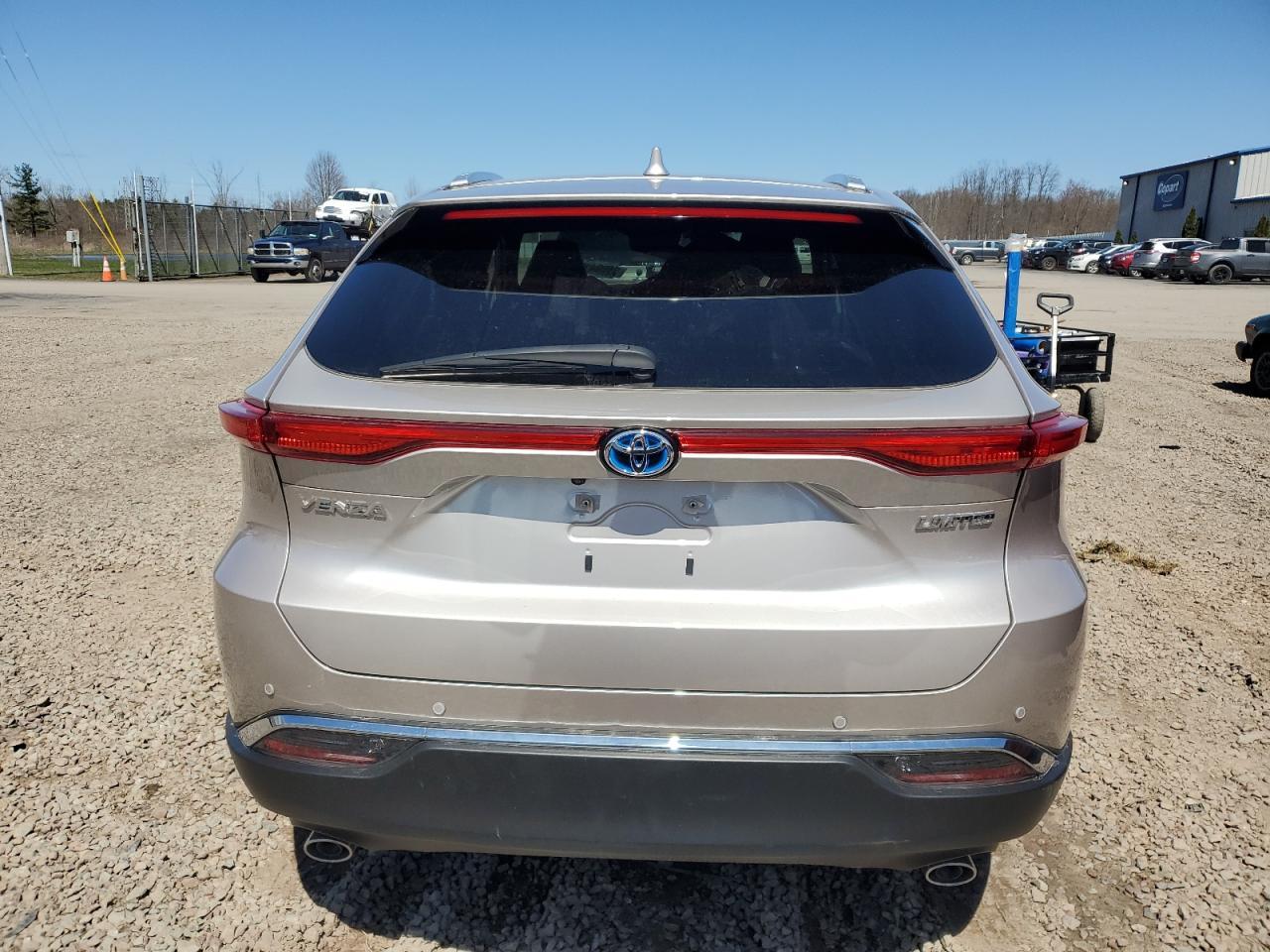 2023 Toyota Venza Le - Image 6