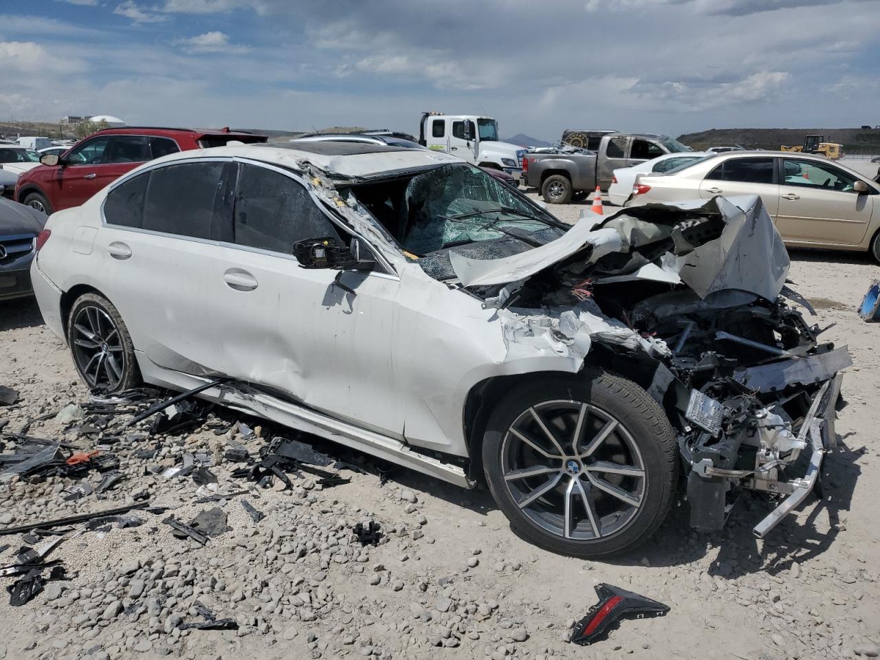 2020 BMW 330Xi - Image 4