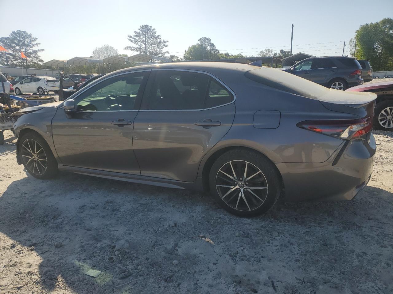 2021 Toyota Camry Se - Фото 2