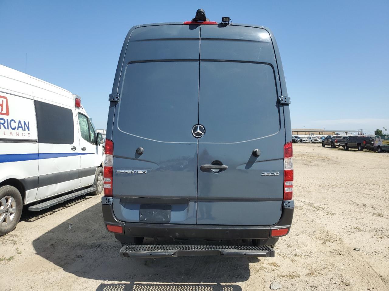 2018 Mercedes-Benz Sprinter 2500 - Фото 6