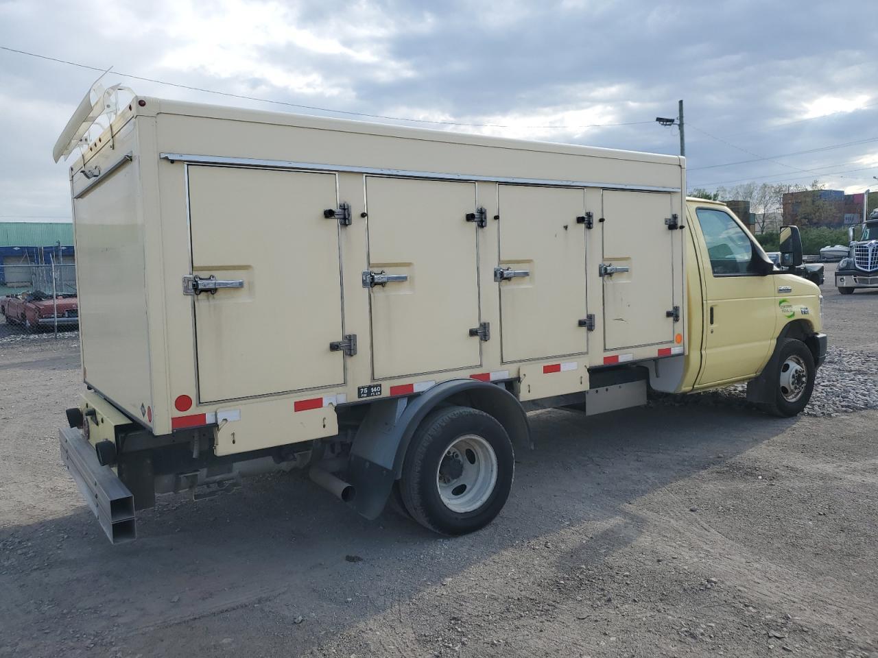 2022 Ford Econoline E450 Super Duty Cutaway Van - Image 3