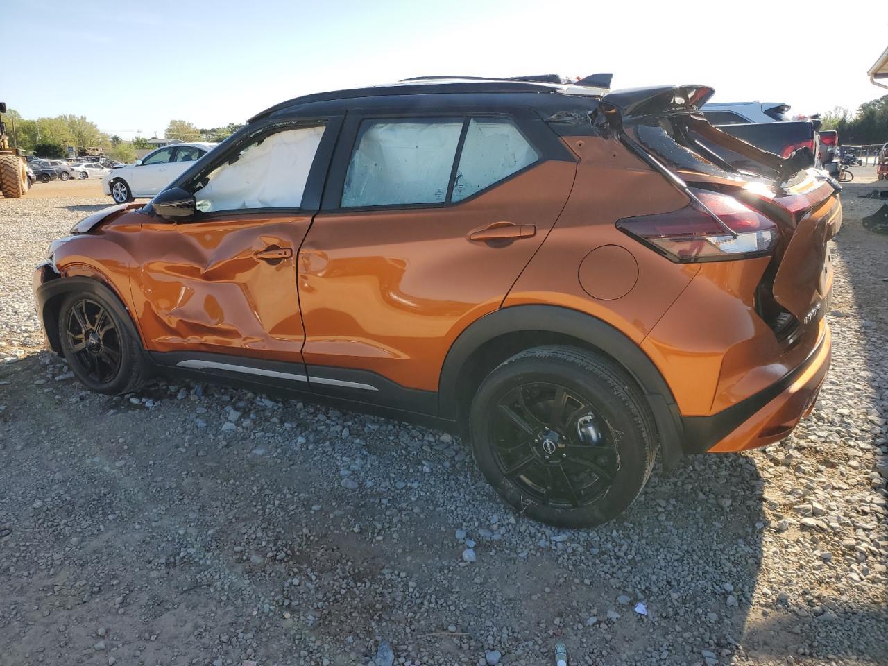 2024 Nissan Kicks Sr - Image 2