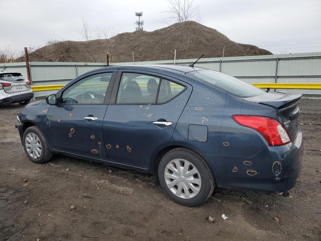 2017 Nissan Versa S - Фото 2