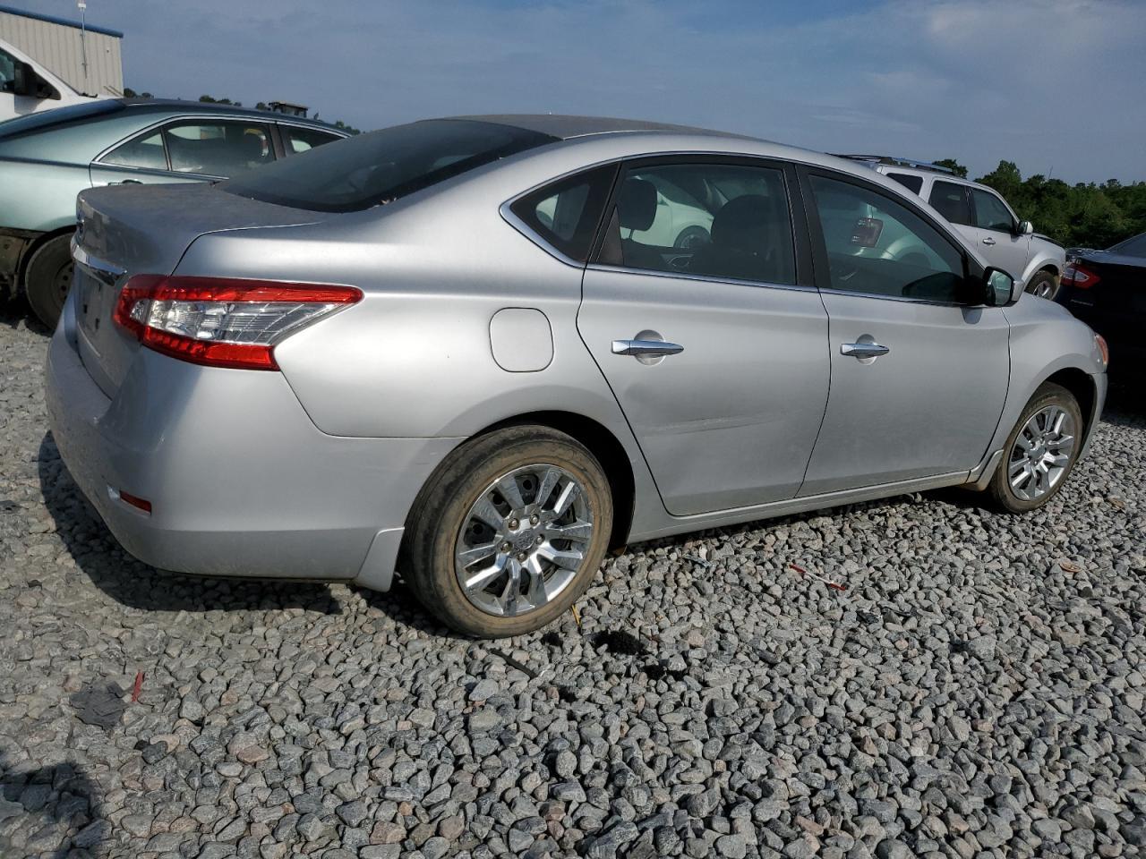 2015 Nissan Sentra S - Фото 3