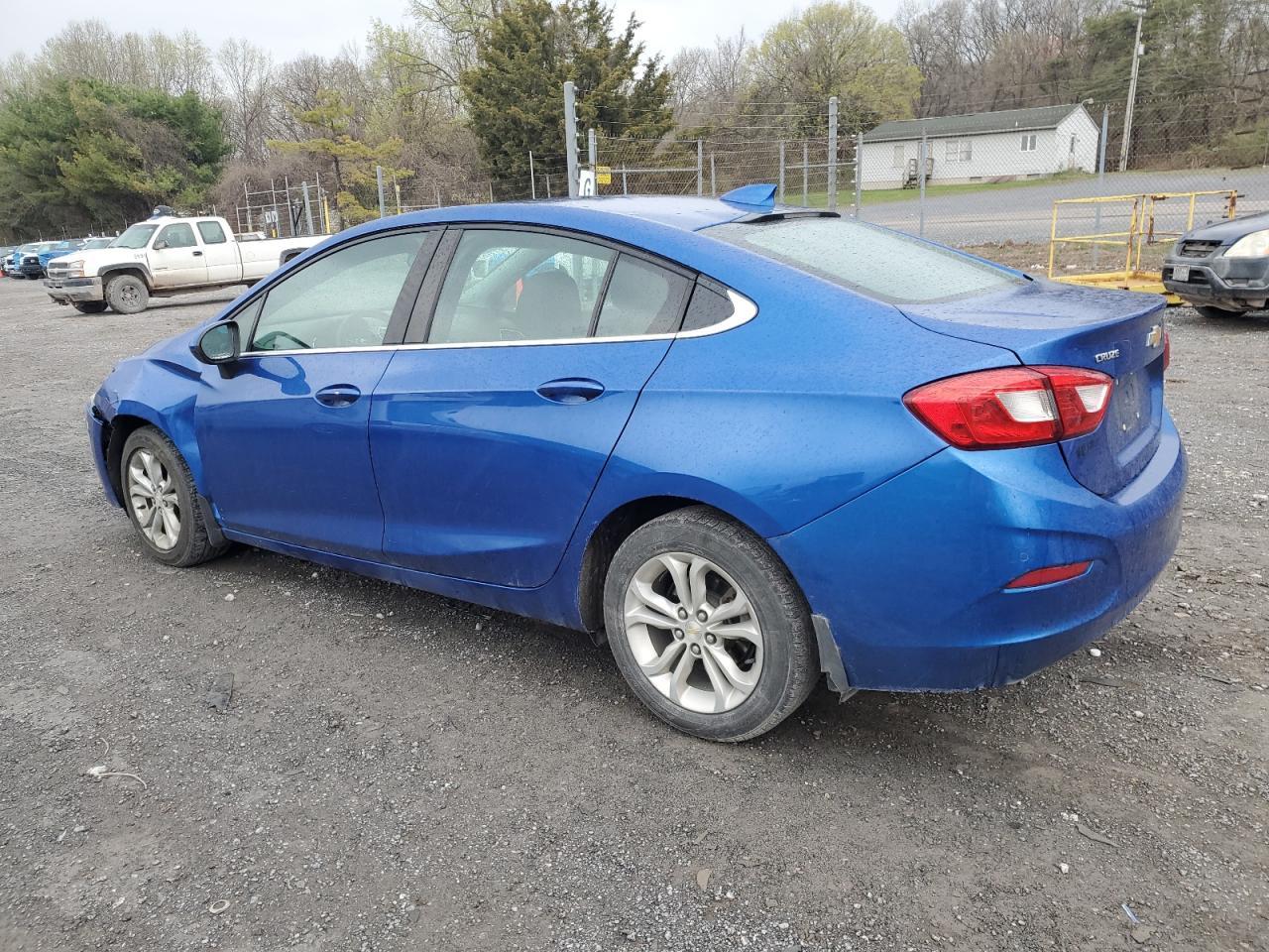 2019 Chevrolet Cruze Lt - Image 2