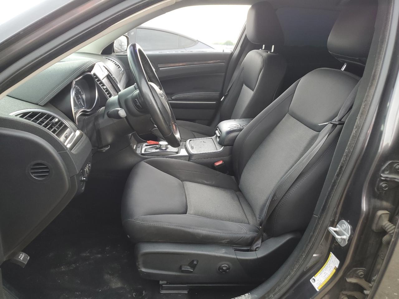 2019 Chrysler 300 Touring - Фото 7