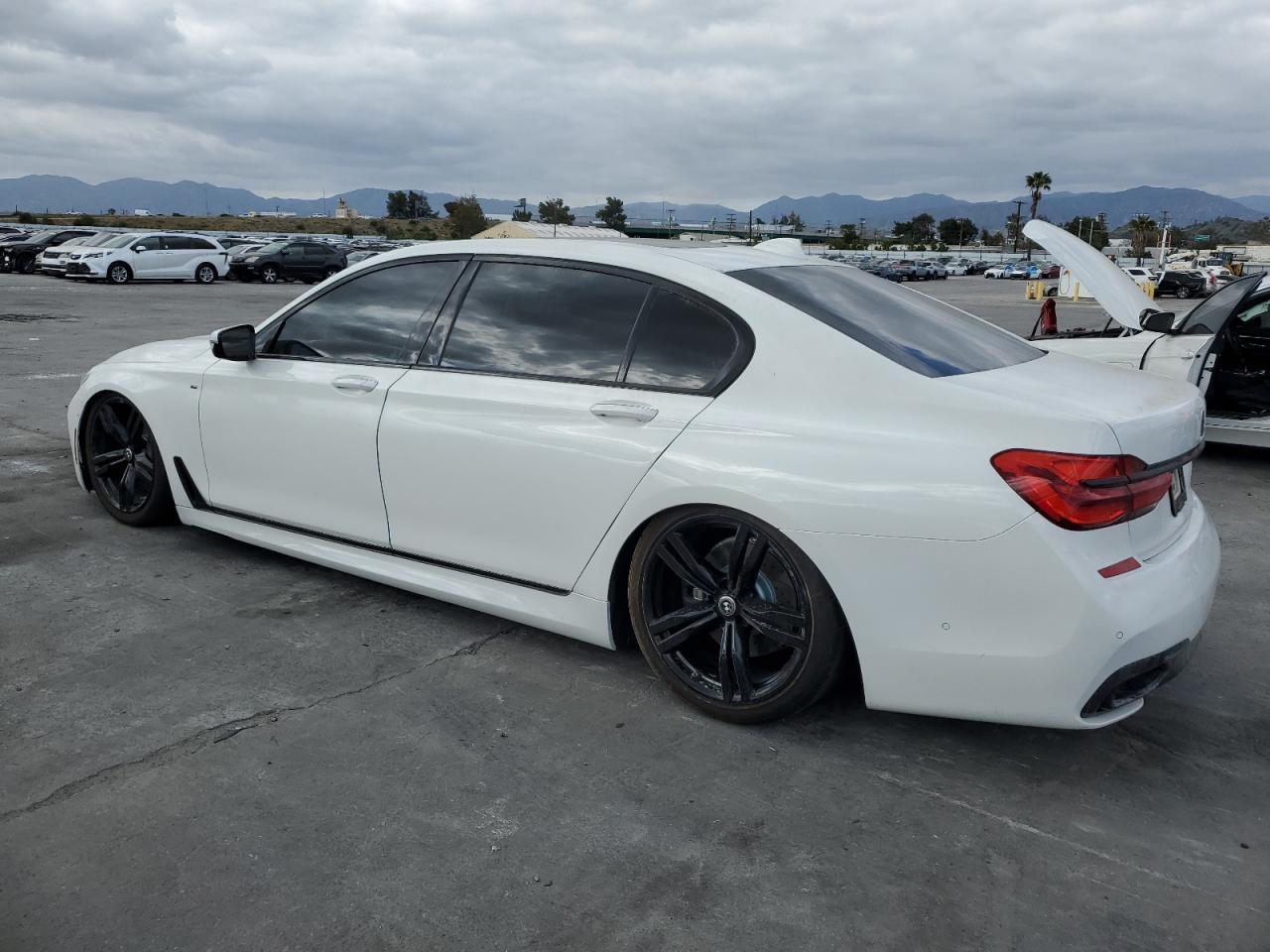2016 BMW 750 I - Image 2