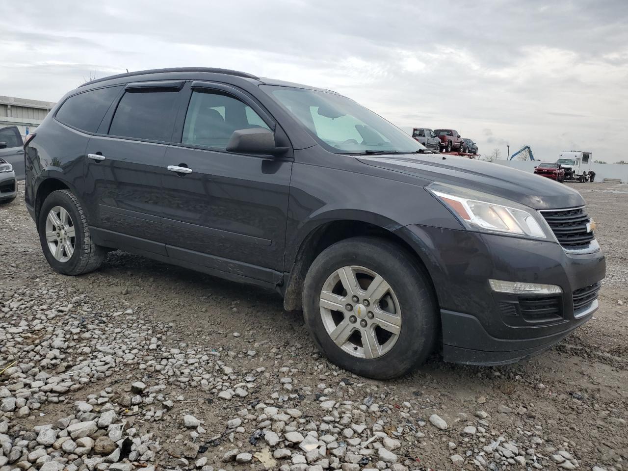2017 Chevrolet Traverse Ls - Фото 4