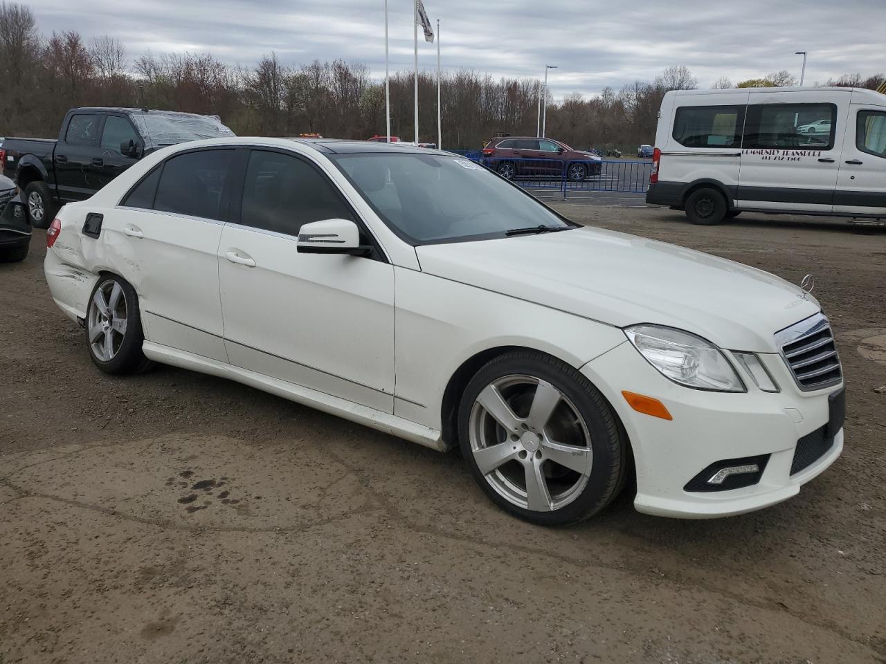 2011 Mercedes-Benz E 350 4Matic - Фото 4