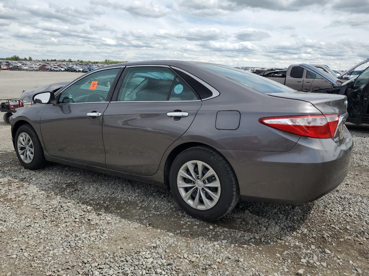 2016 Toyota Camry Le - Фото 2