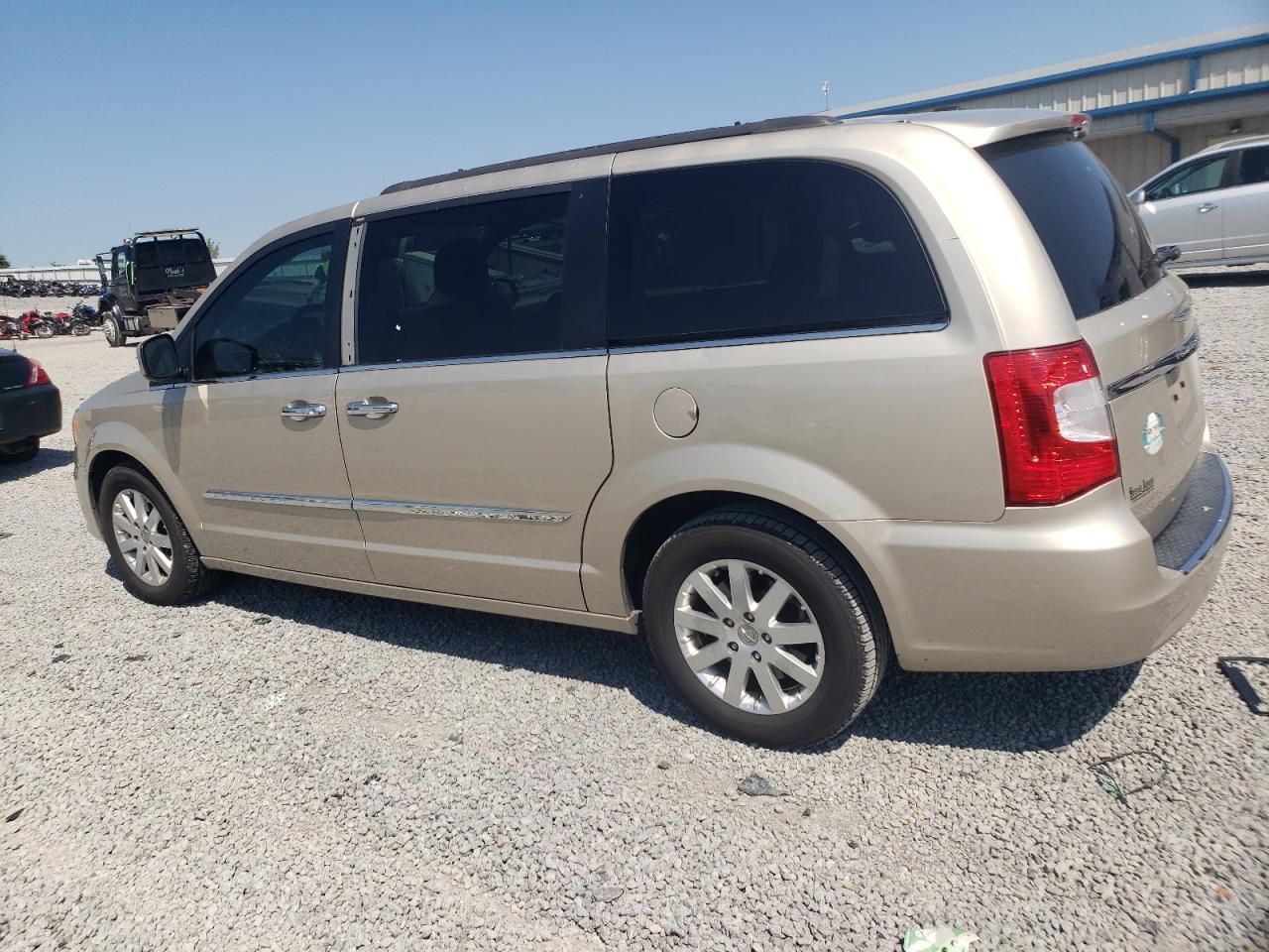 2015 Chrysler Town & Country Touring - Image 2