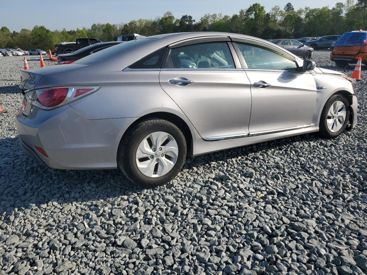 2013 Hyundai Sonata Hybrid - Image 3