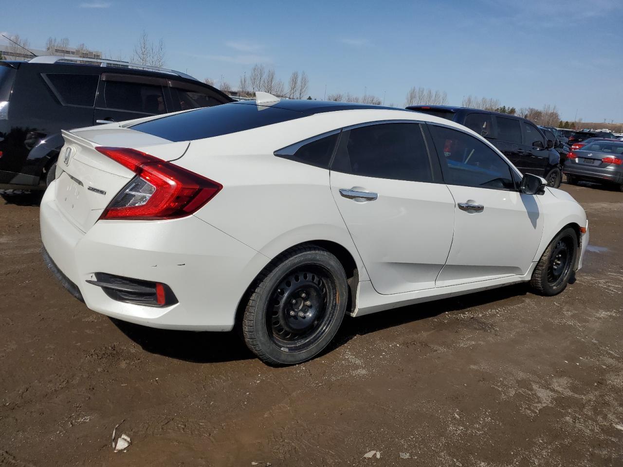 2019 Honda Civic Touring - Image 3