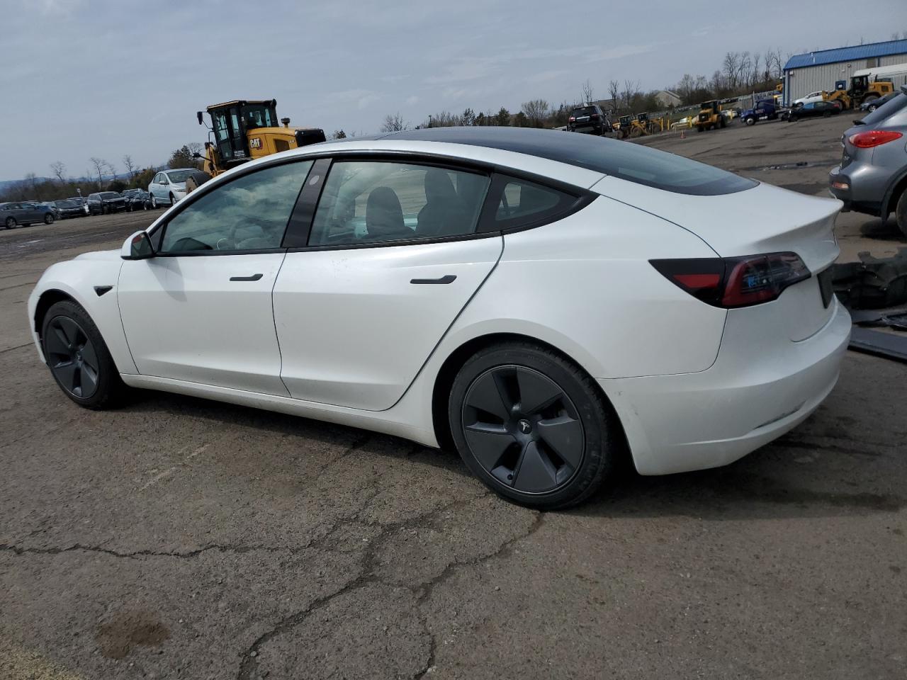 2023 Tesla Model 3 - Фото 2