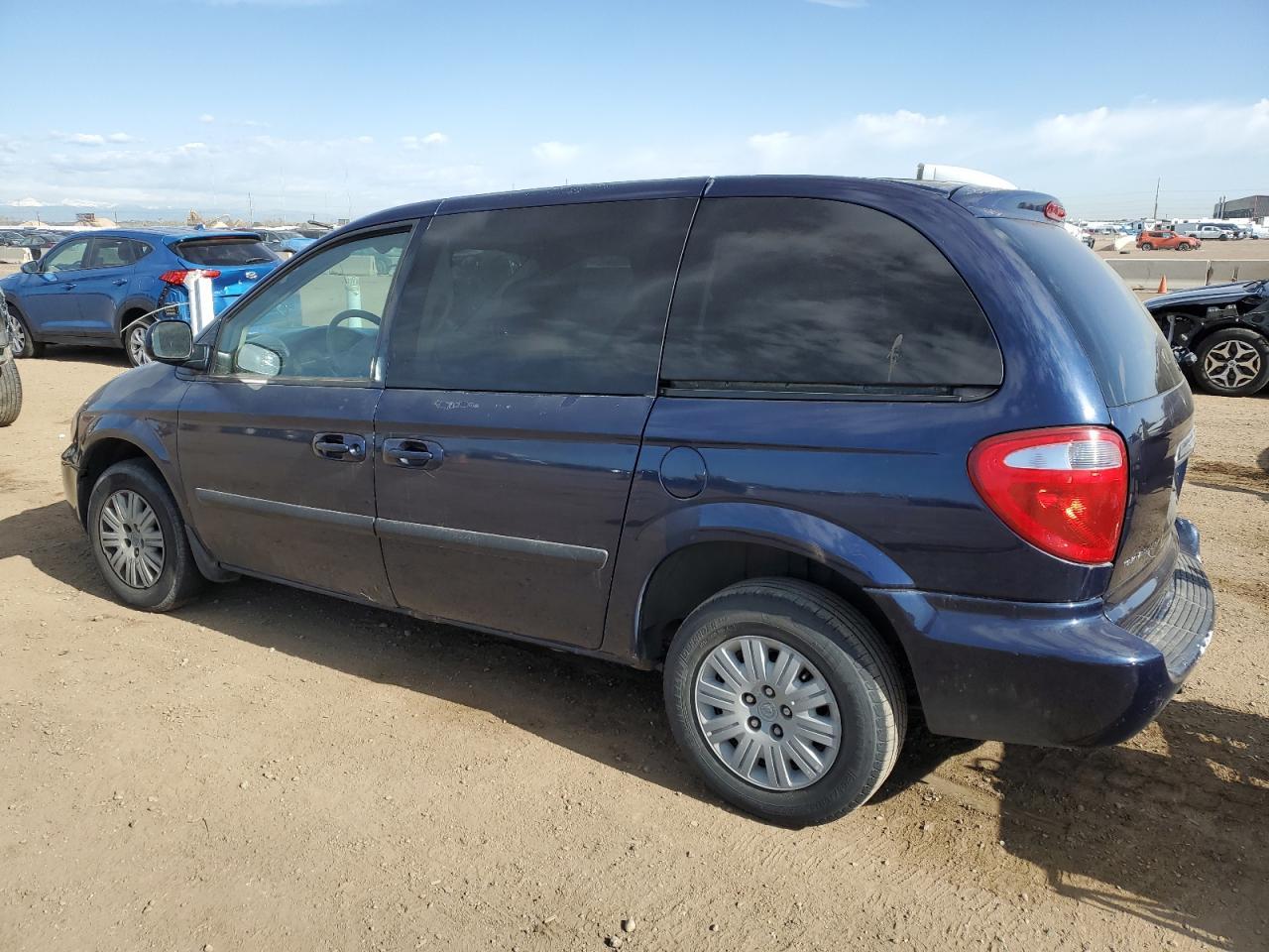 2005 Chrysler Town & Country - Фото 2