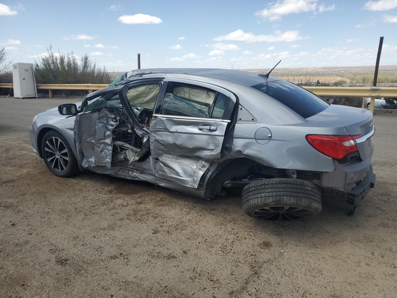 2013 Chrysler 200 Touring - Фото 2