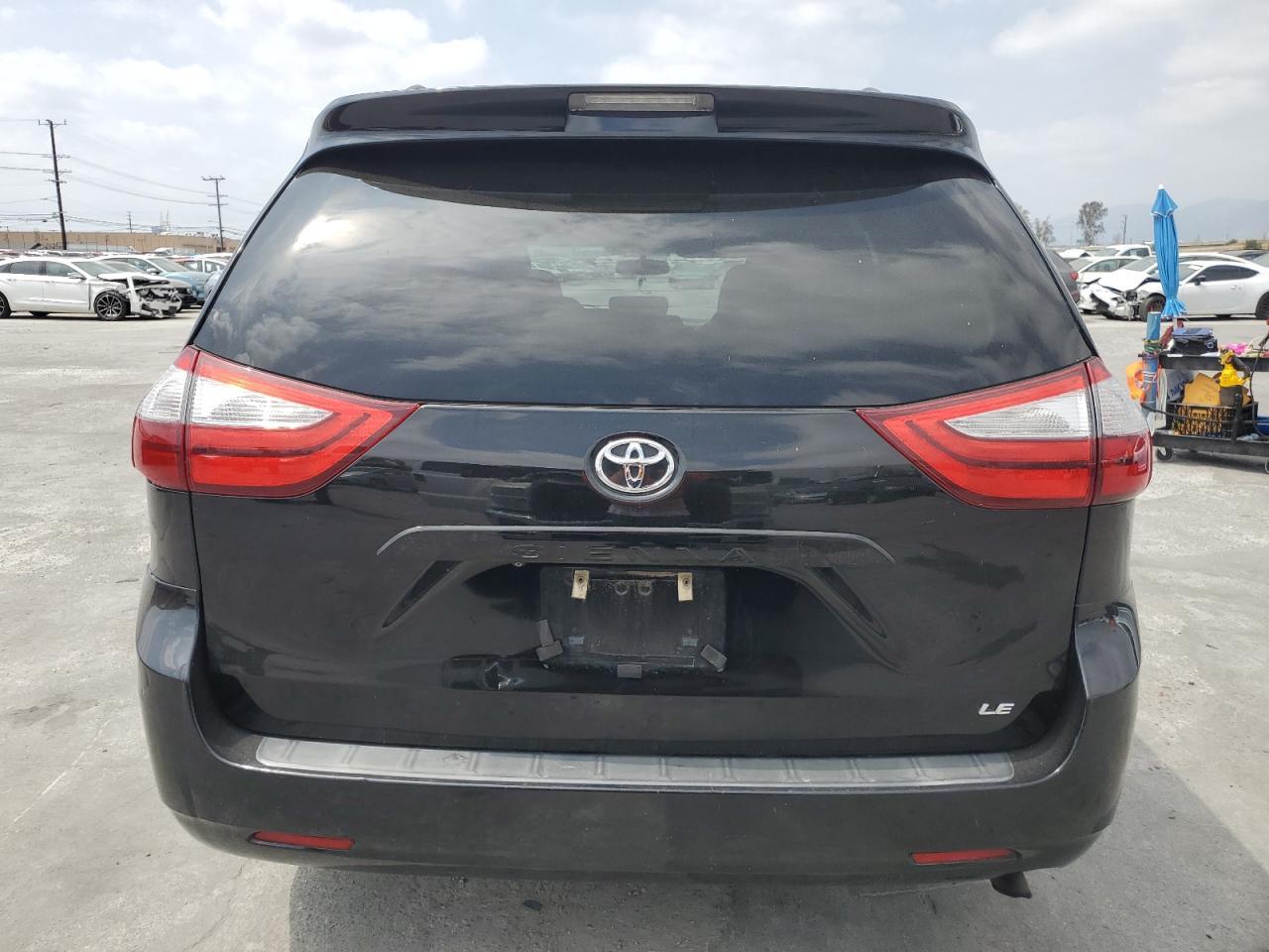 2015 Toyota Sienna Le - Фото 6