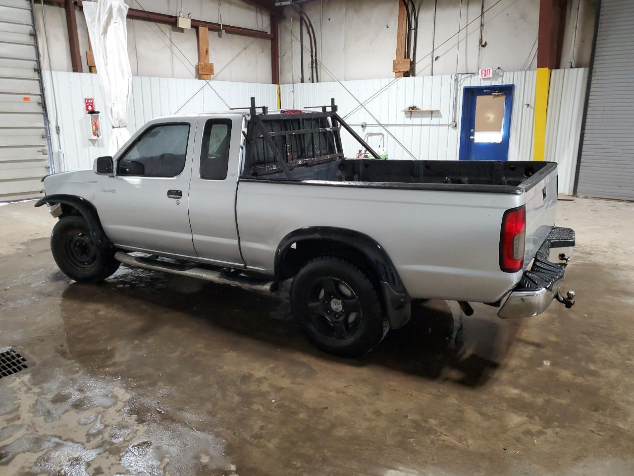 2000 Nissan Frontier King Cab Xe - Image 2
