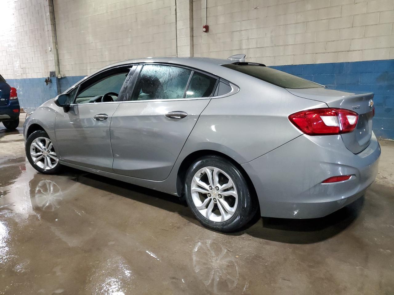2019 Chevrolet Cruze Lt - Image 2