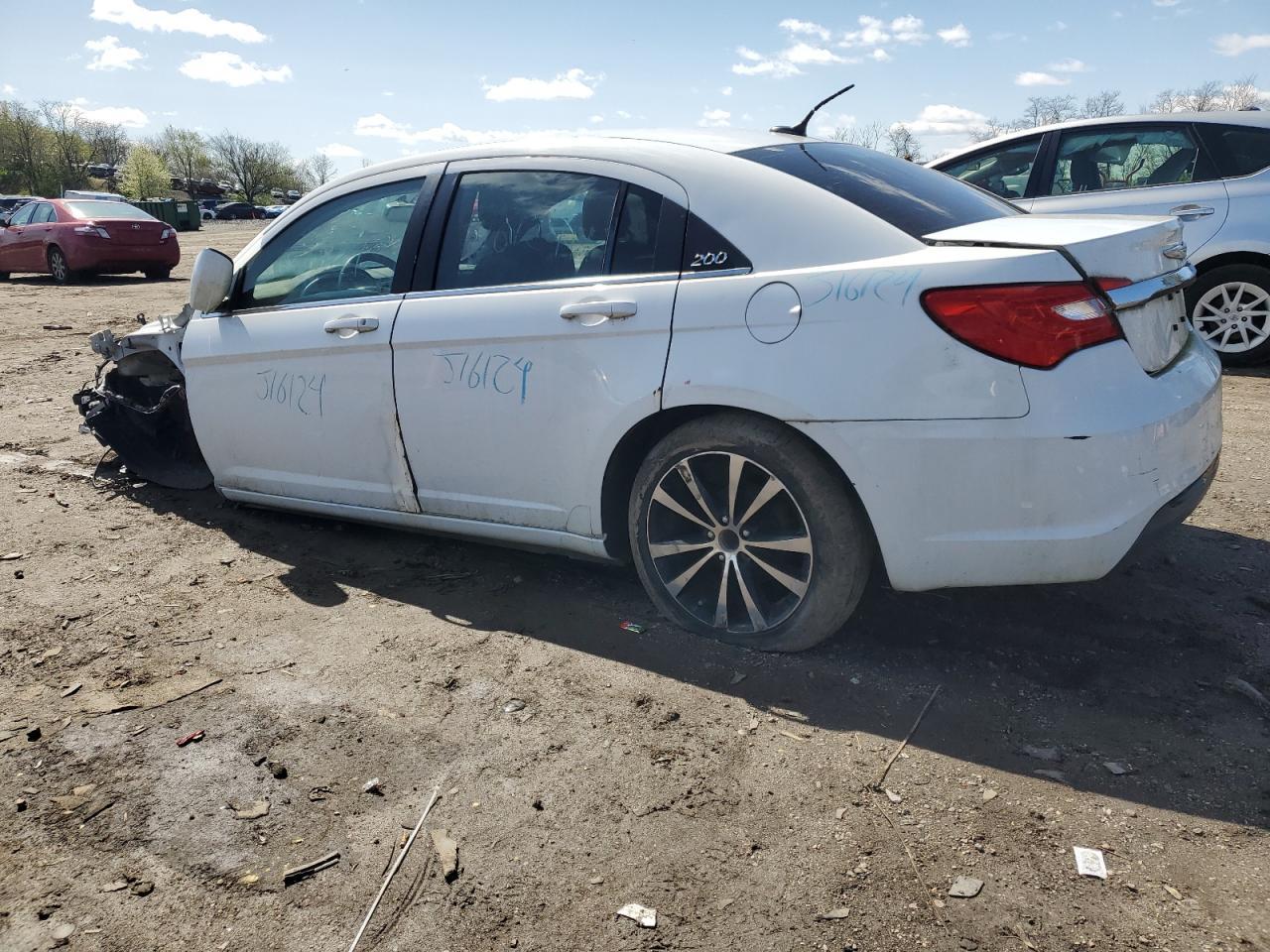 2013 Chrysler 200 Touring - Фото 2