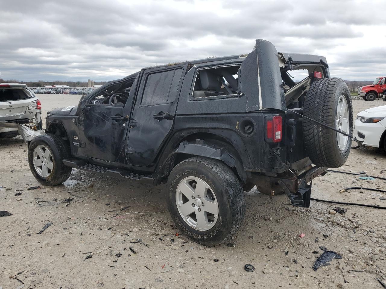 2010 Jeep Wrangler Unlimited Sahara - Image 2