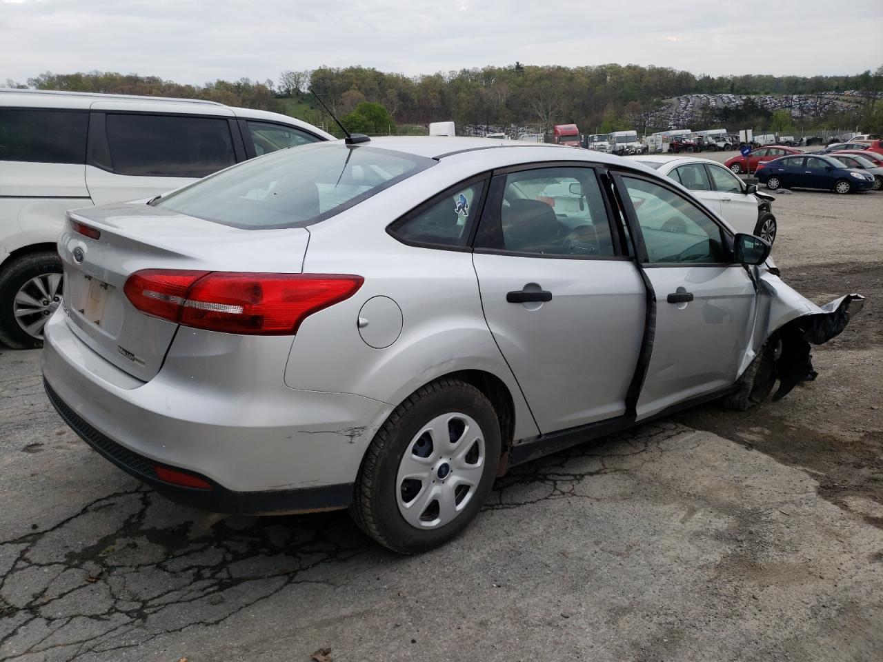 2017 Ford Focus S - Фото 3