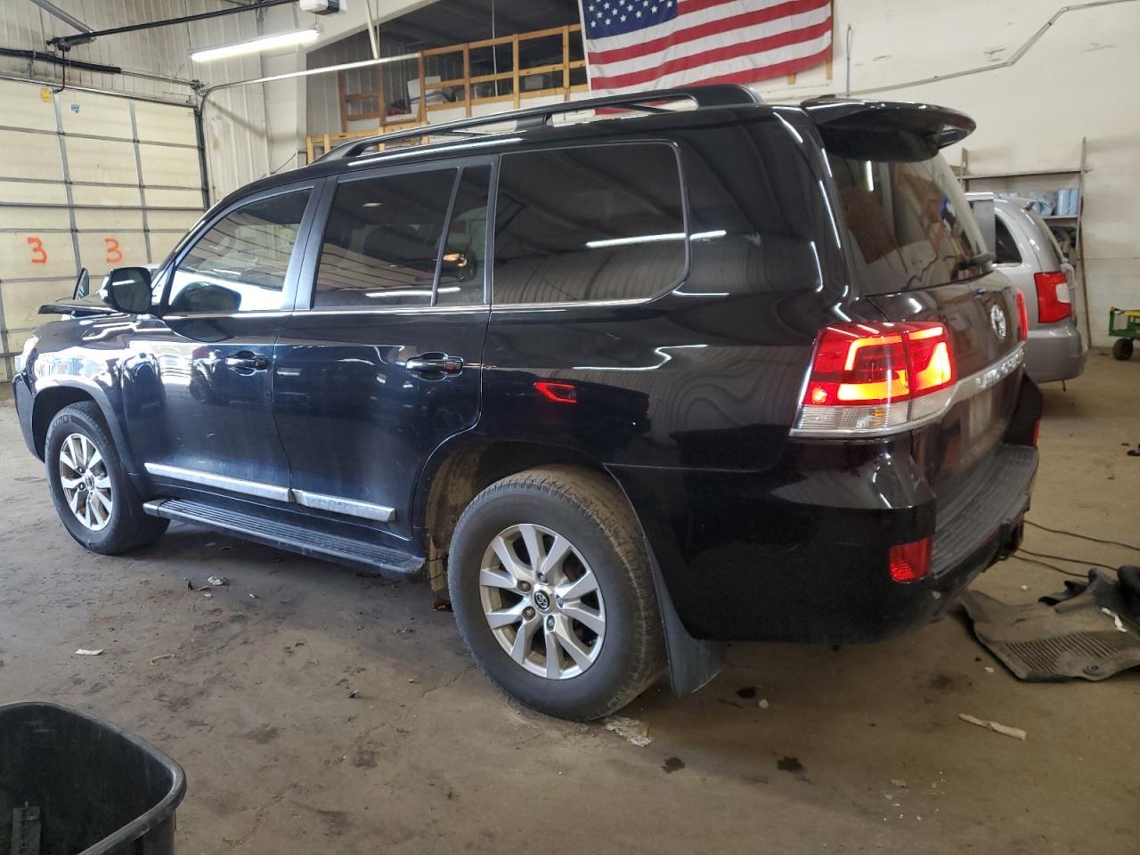 2017 Toyota Land Cruiser - Image 2