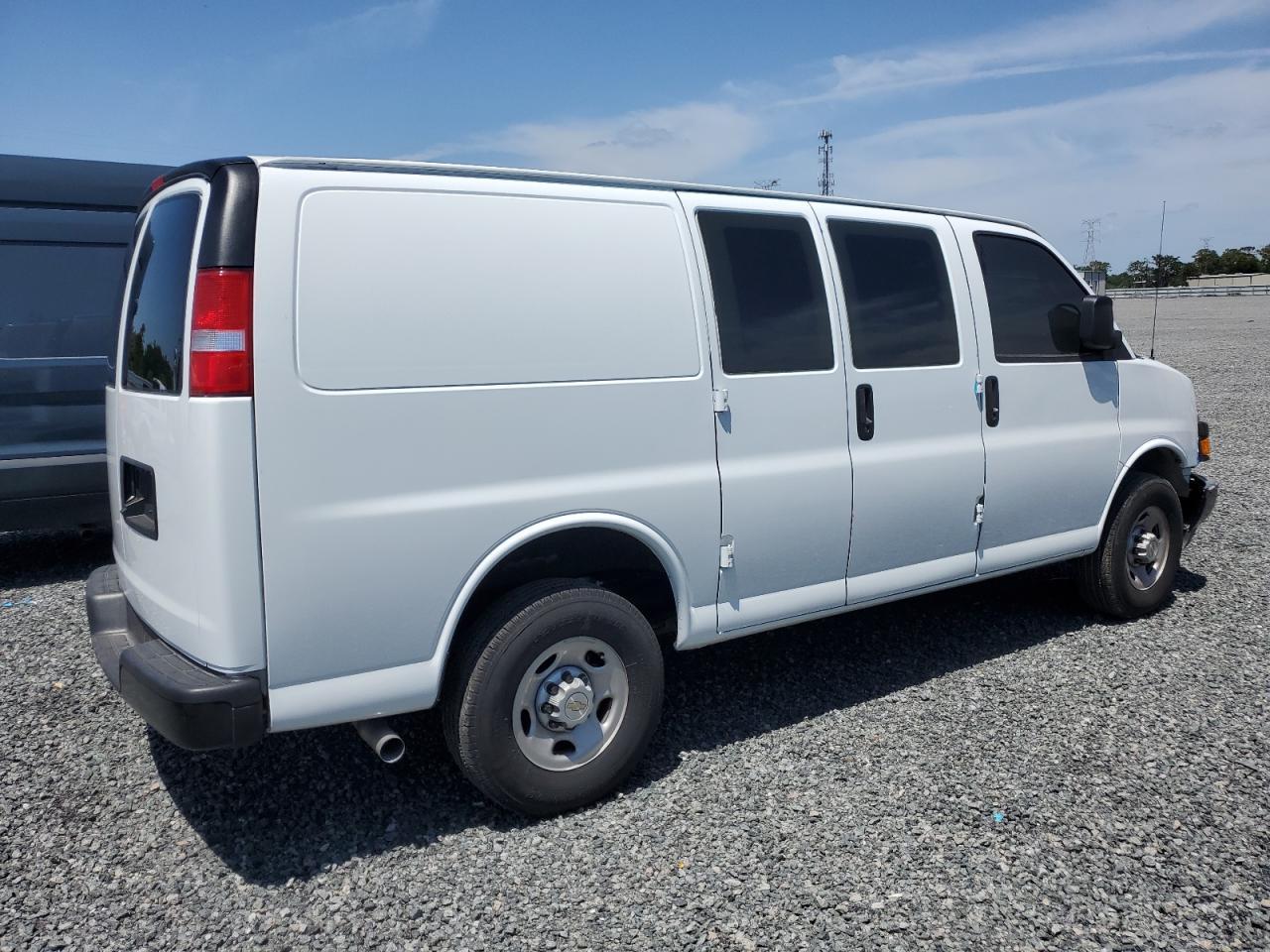 2024 Chevrolet Express G2500 - Фото 3