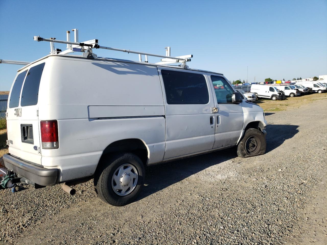 2004 Ford Econoline E350 Super Duty Van - Фото 3