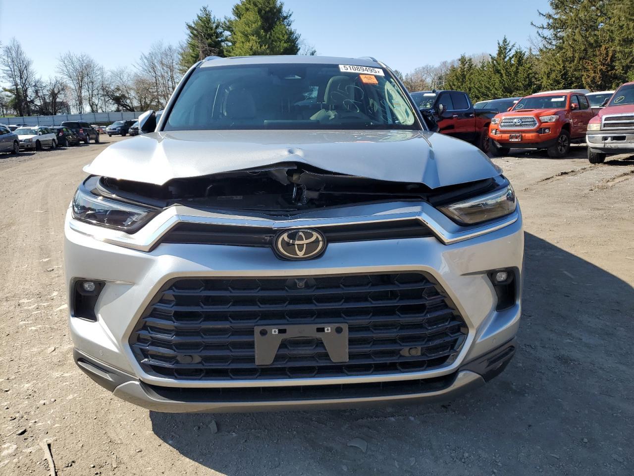 2024 Toyota Grand Highlander Xle - Image 5