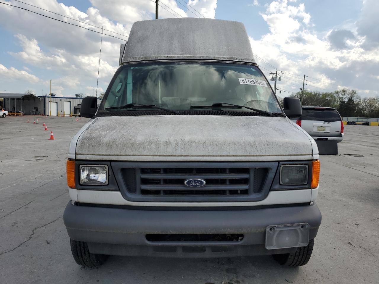 2006 Ford Econoline E250 Van - Image 5
