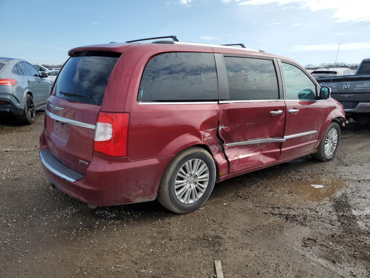 2013 Chrysler Town & Country Limited - Фото 3