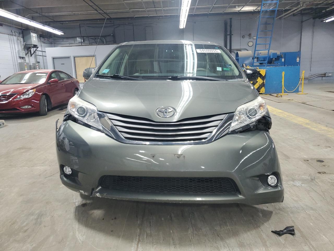 2012 Toyota Sienna Xle - Image 5