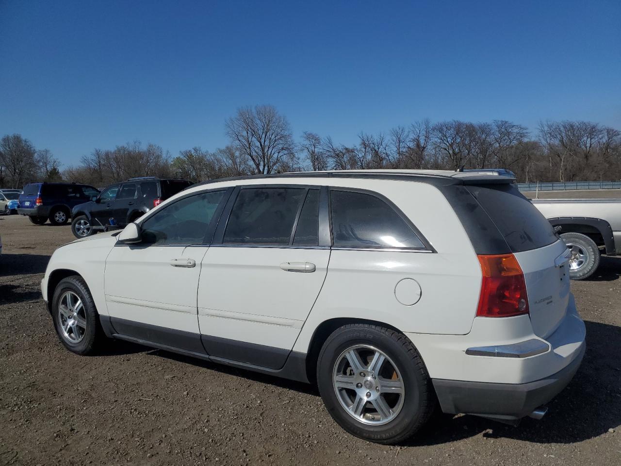 2007 Chrysler Pacifica Touring - Image 2