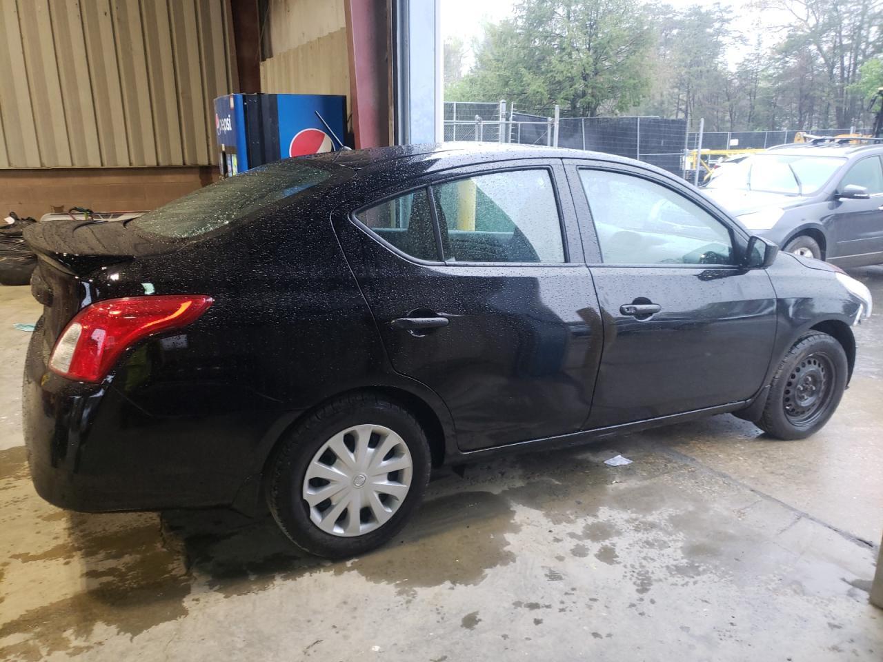 2017 Nissan Versa S - Фото 3