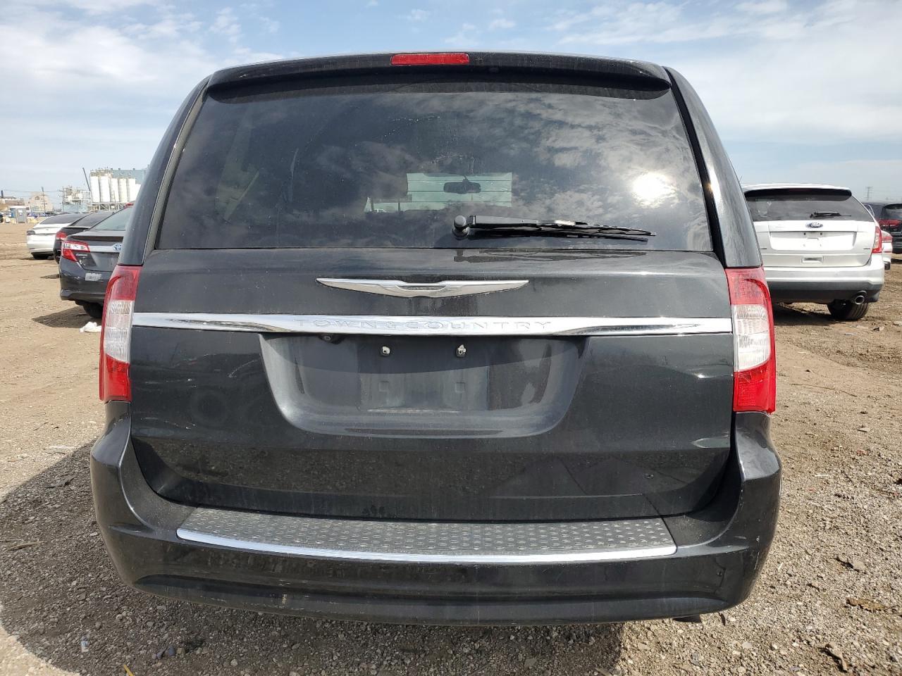 2013 Chrysler Town & Country Touring - Фото 6
