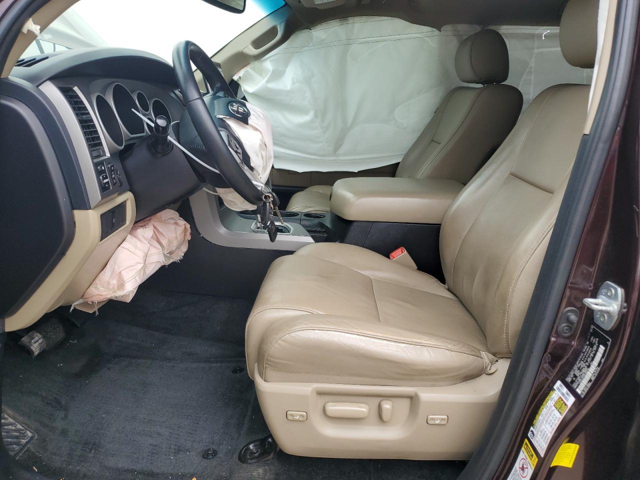 2016 Toyota Sequoia Sr5 - Фото 7