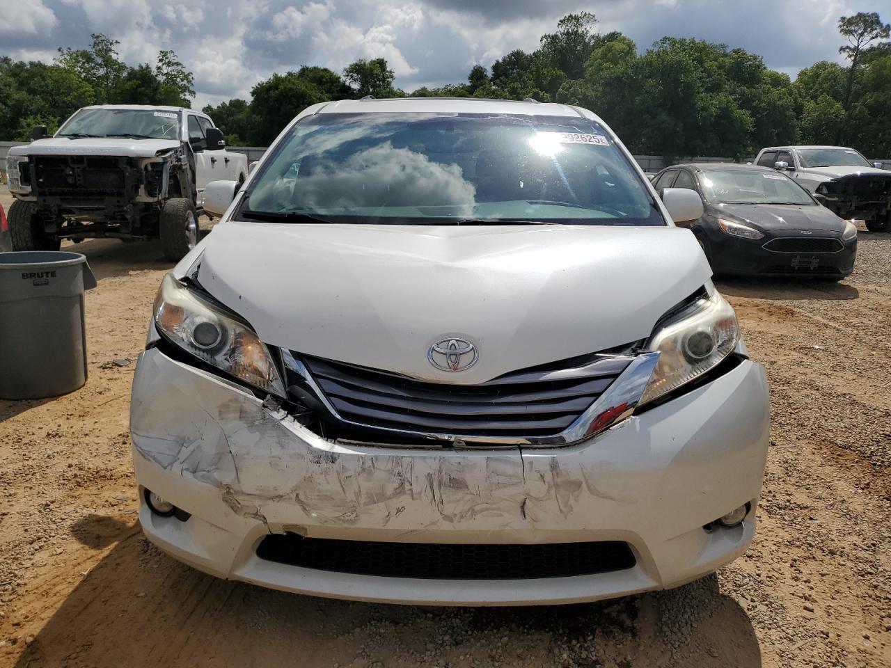2017 Toyota Sienna Xle - Фото 5