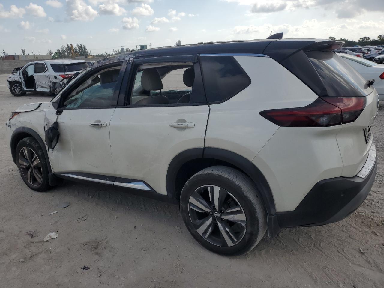 2021 Nissan Rogue Sl - Image 2